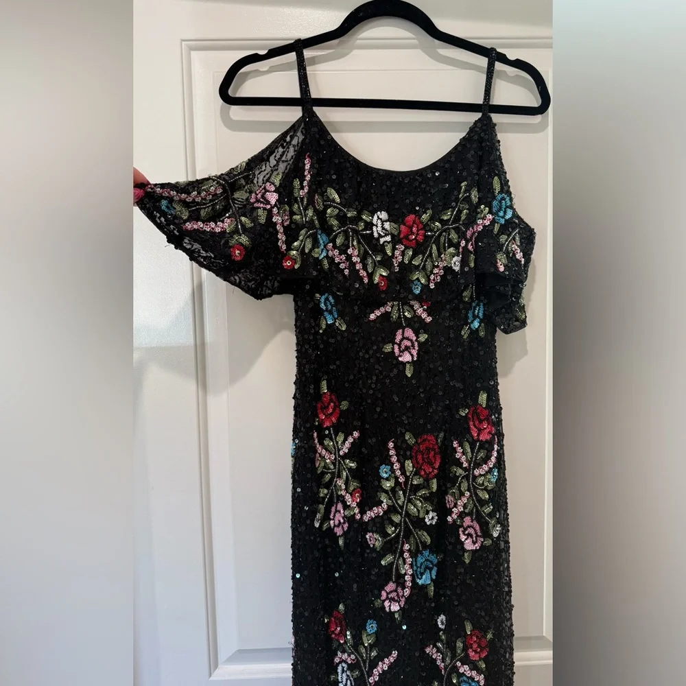 Beaded & sequined embellished floral evening dress by Mac Duggal - Picture 4 of 10